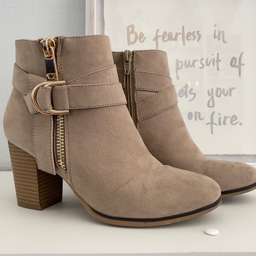 Brown Venus ankle boots